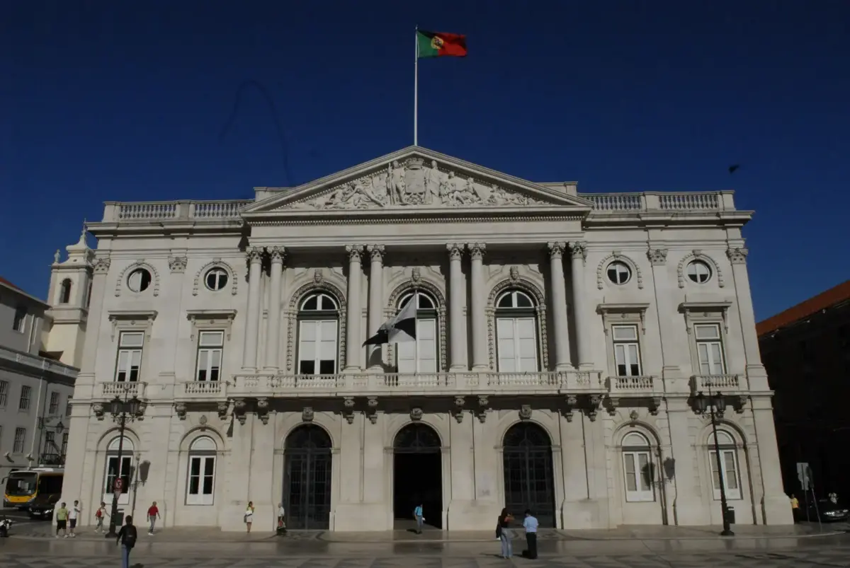 Imagem de contexto do artigo Sondagem: Moedas à frente, mas com empate técnico. Chega atrás da CDU