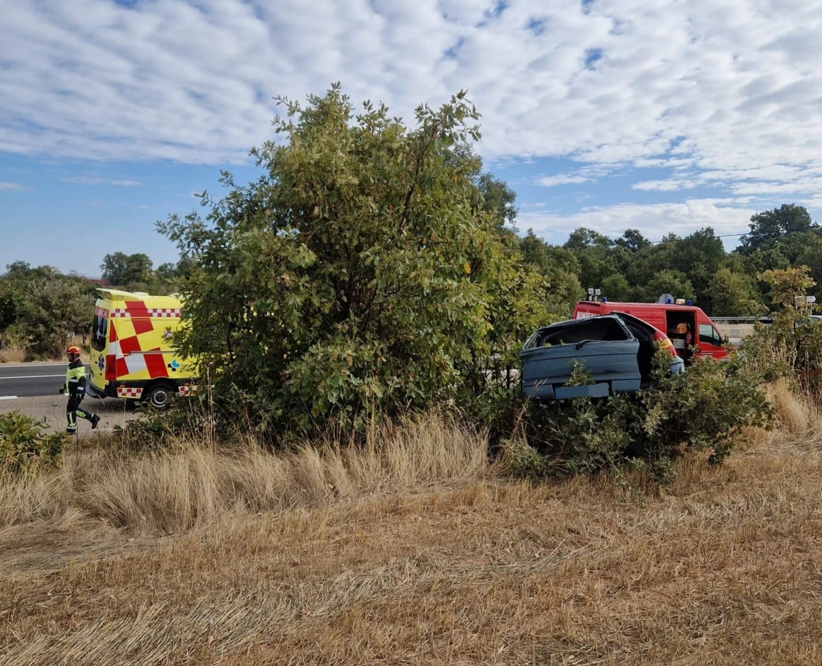 O acidente aconteceu ao final da manhã, numa colisão entre um veículo ligeiro e um camião