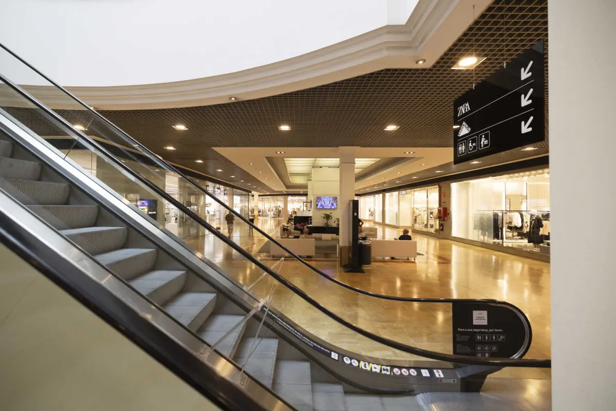 Proposta visa o encerramento do comércio aos domingos e feriados