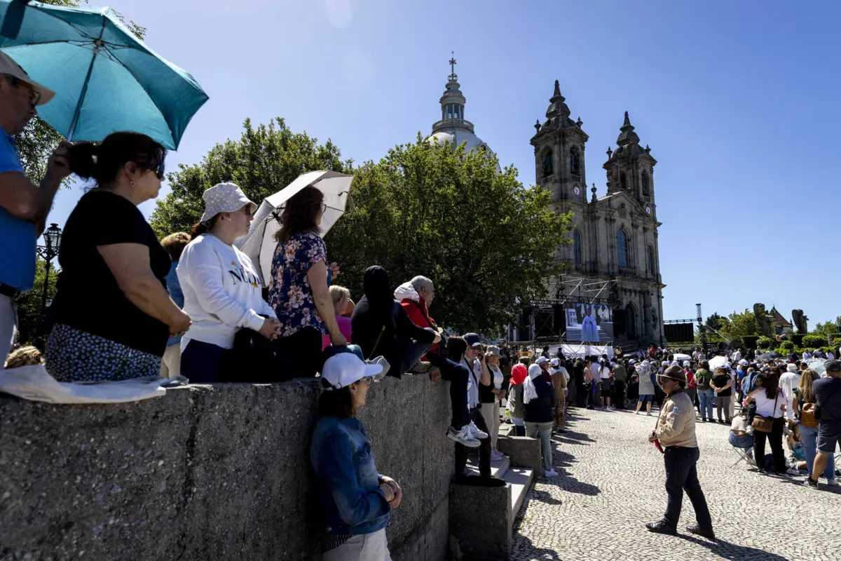 Imagem de contexto do artigo "Portas abertas". Igrejas devem ter horários ao "ritmo de hoje" e abertura ao digital
