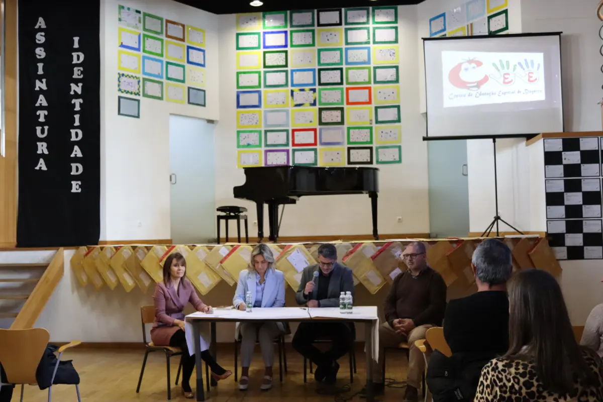 Imagem de contexto do artigo Assinatura é identidade: projeto promove preservação da capacidade de assinar dos utentes