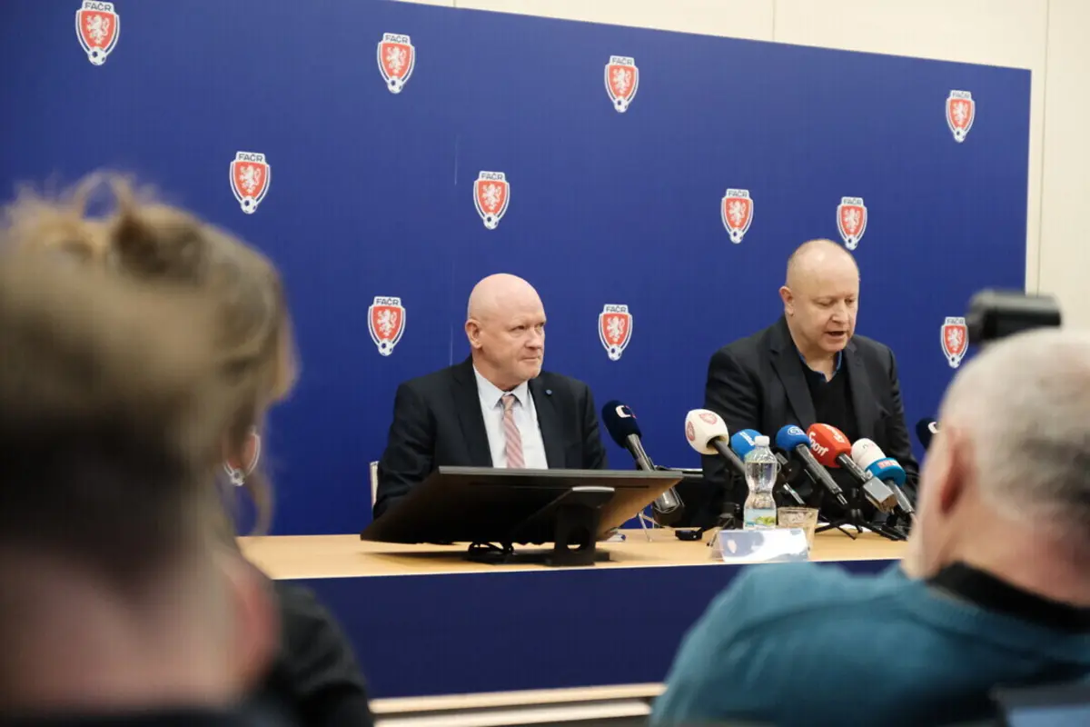 Ivan Hasek apresentado como novo selecionador da República Checa
