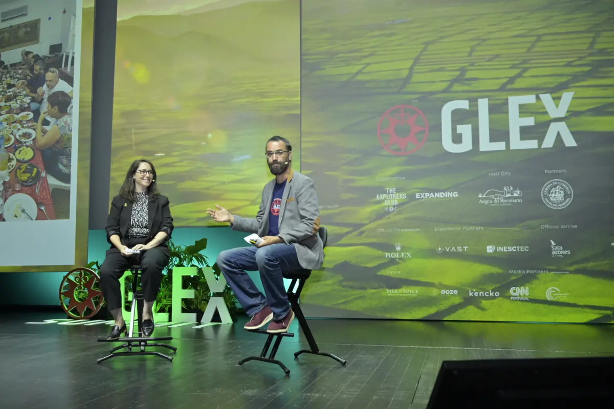 Aziz Abu Sarah e Kim Passy-Youseph trabalham numa empresa de turismo responsável e consciente