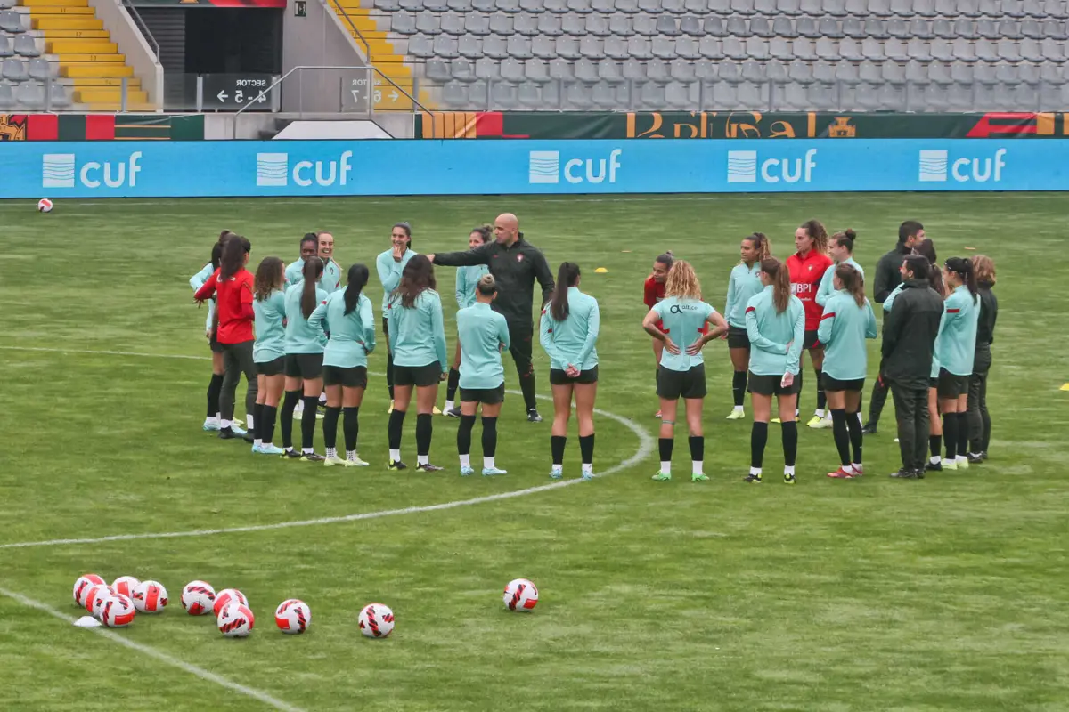 Seleção feminina de futebol