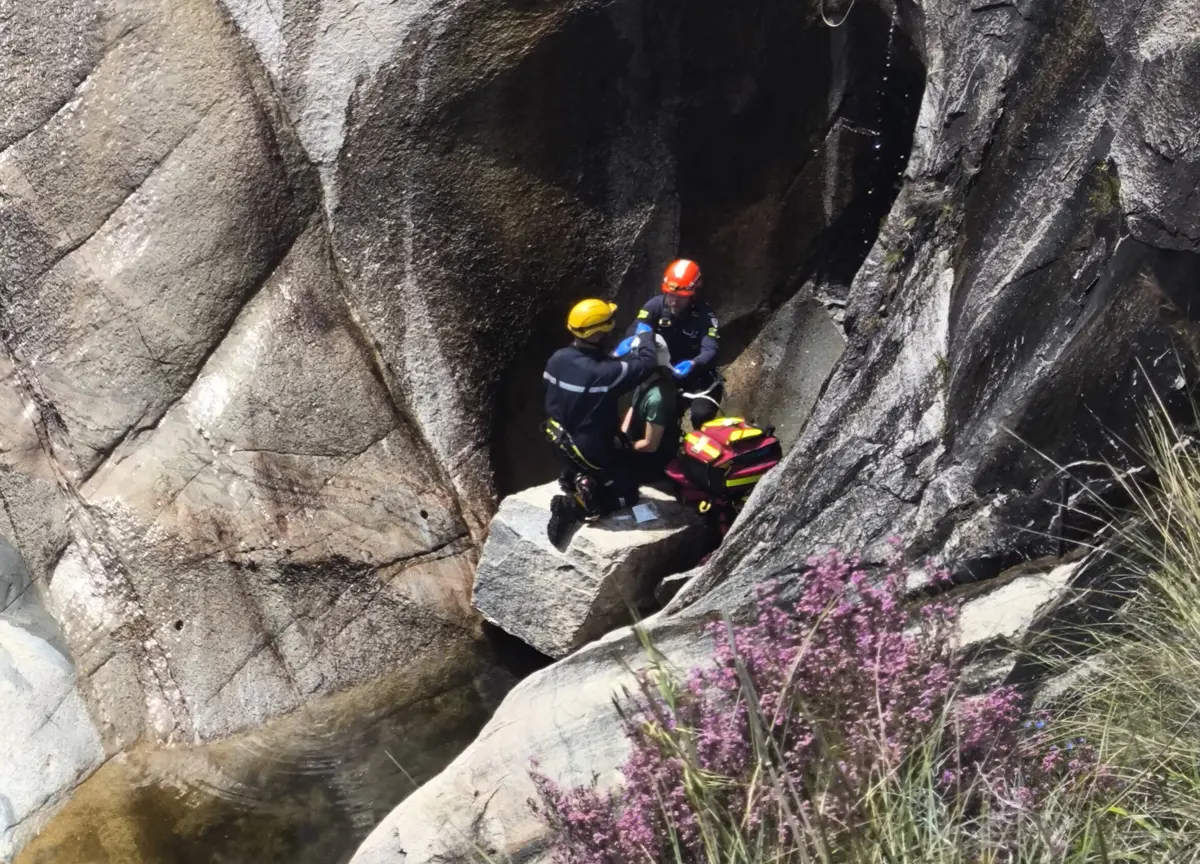 Resgate foi complicado por se tratar de um local de difícil acesso