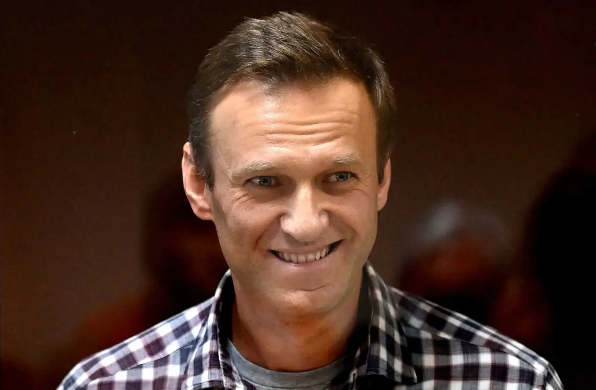 Navalny fotografado em 2021, durante o julgamento em Moscovo