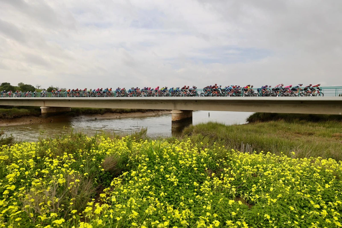 Imagem de contexto do artigo Volta ao Algarve: Jordi Meeus vence em Tavira. João Almeida segue em segundo da geral.