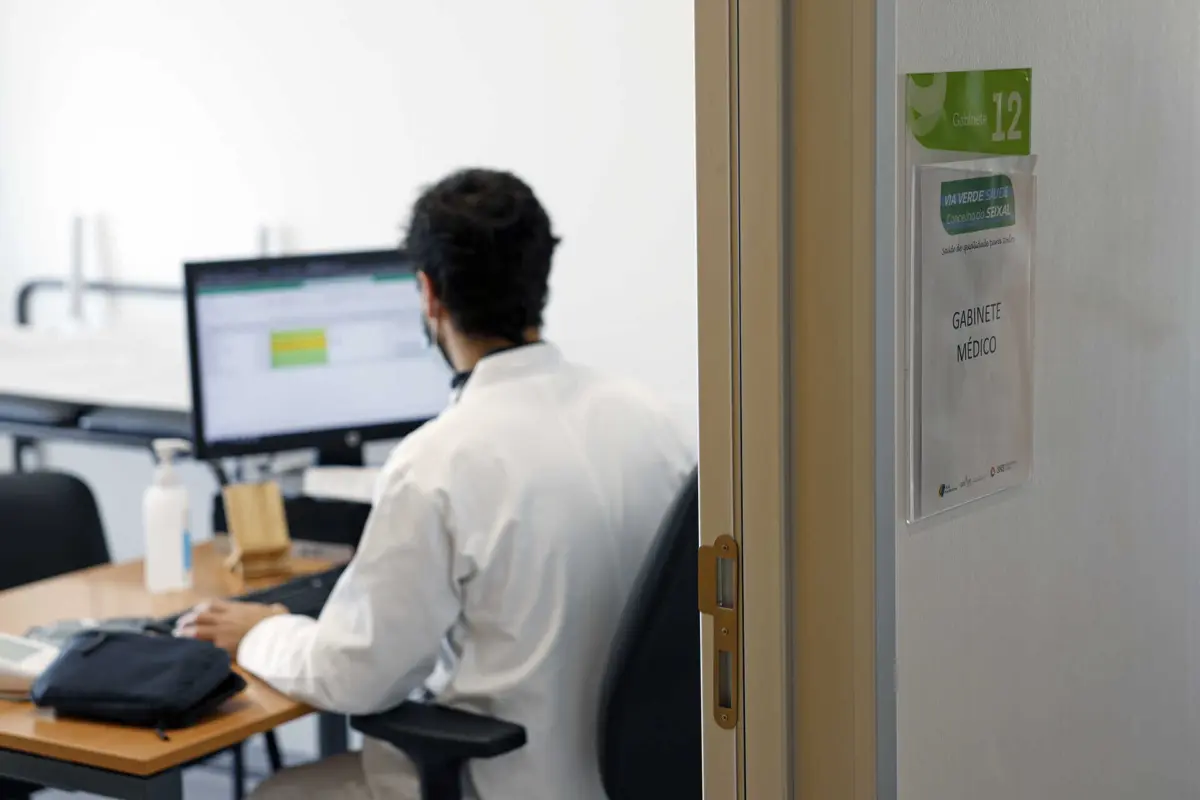 Utentes não-frequentadores do SNS reativados em abril, exceto emigrantes e estrangeiros