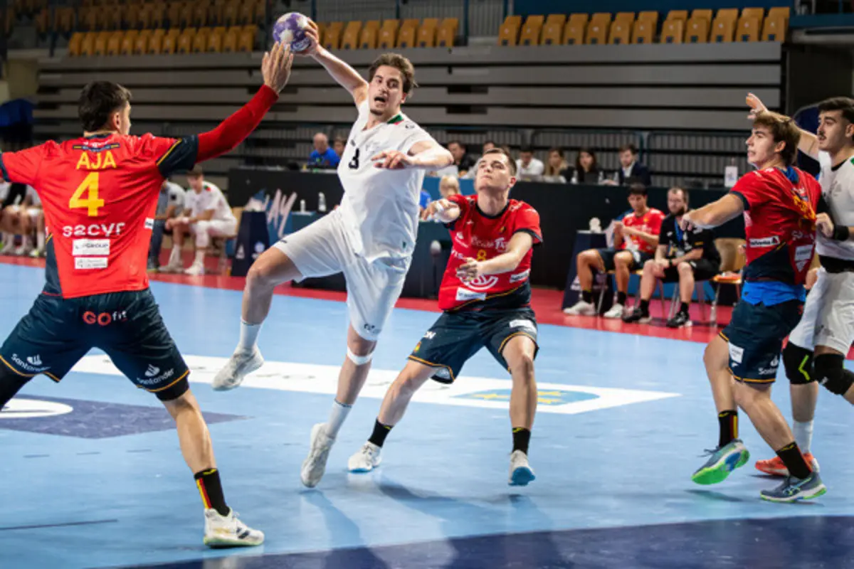 Miguel Oliveira marcou 11 golos e bem tentou remar contra a maré