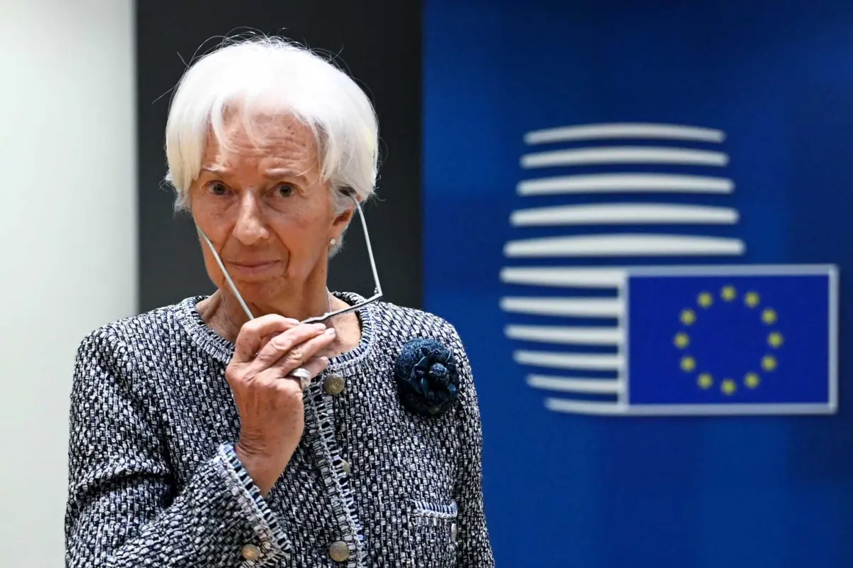 Christine Lagarde insiste na subida das taxas de juro e quer que o Governo cessem de apoiar as famílias.