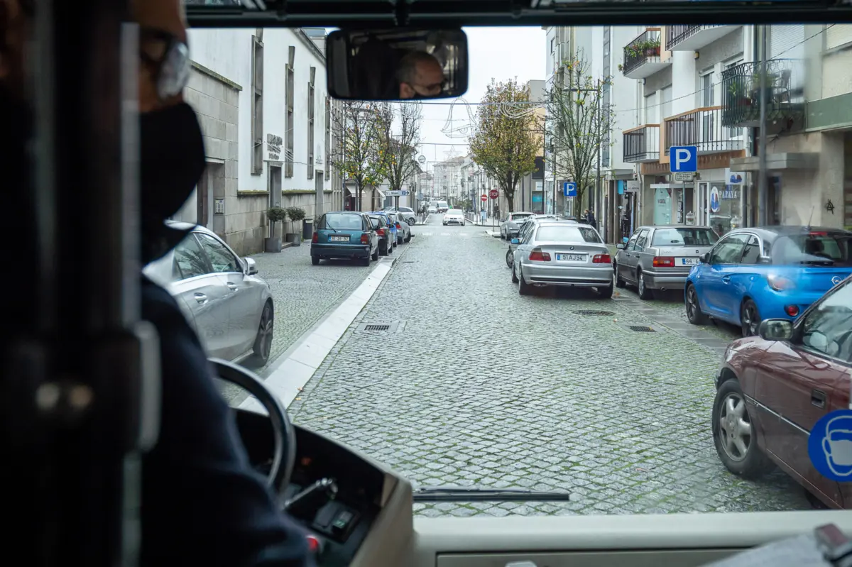 Além da aquisição de autocarros, através de concurso público, lançou em paralelo um outro procedimento para construir, na zona da Praia Norte, um parque de estacionamento com capacidade para 20 autocarros el&eacut