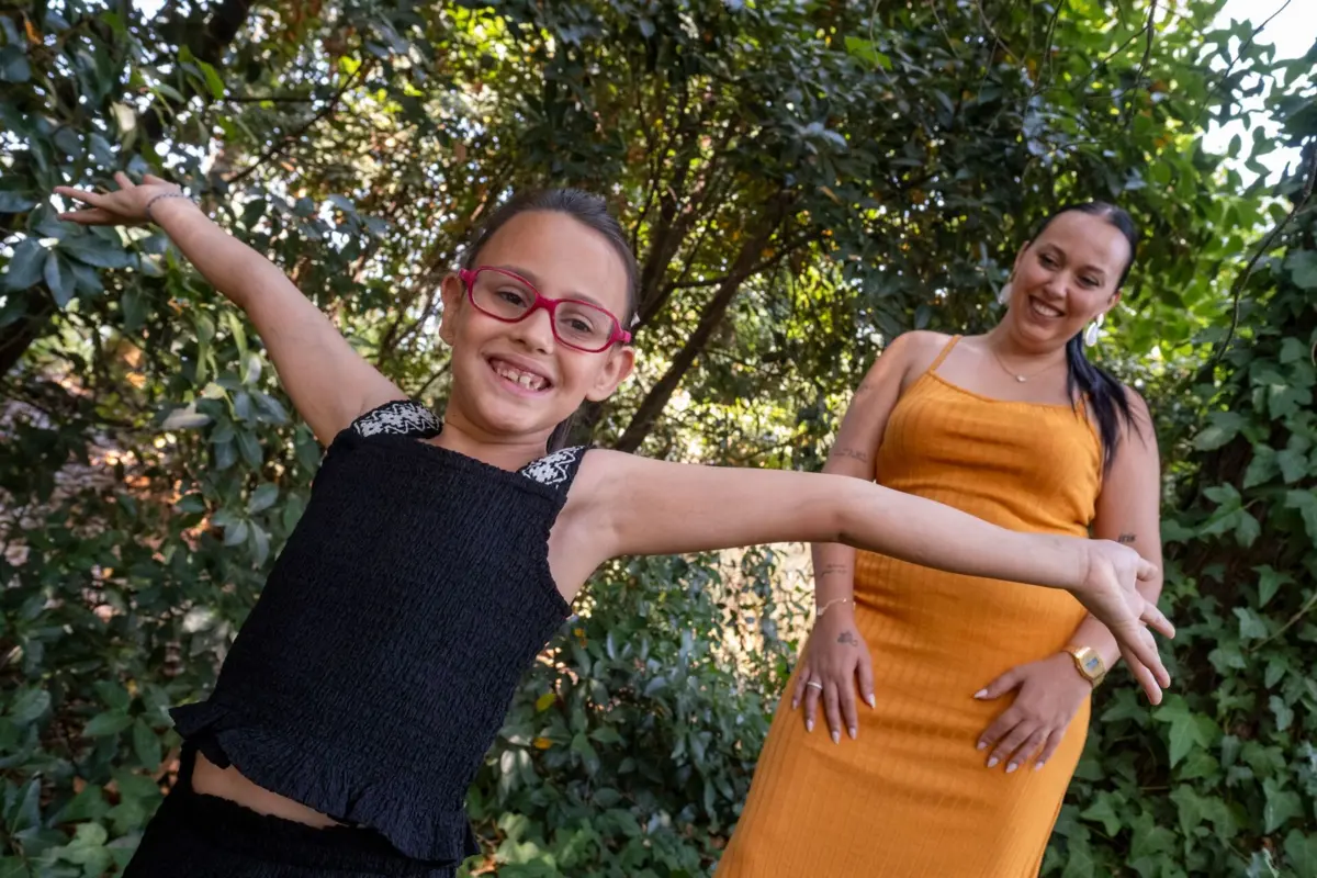 Quando nasceu, Íris media 23 centímetros, quase o tamanho de uma caneta BIC. Ficou internada sete meses