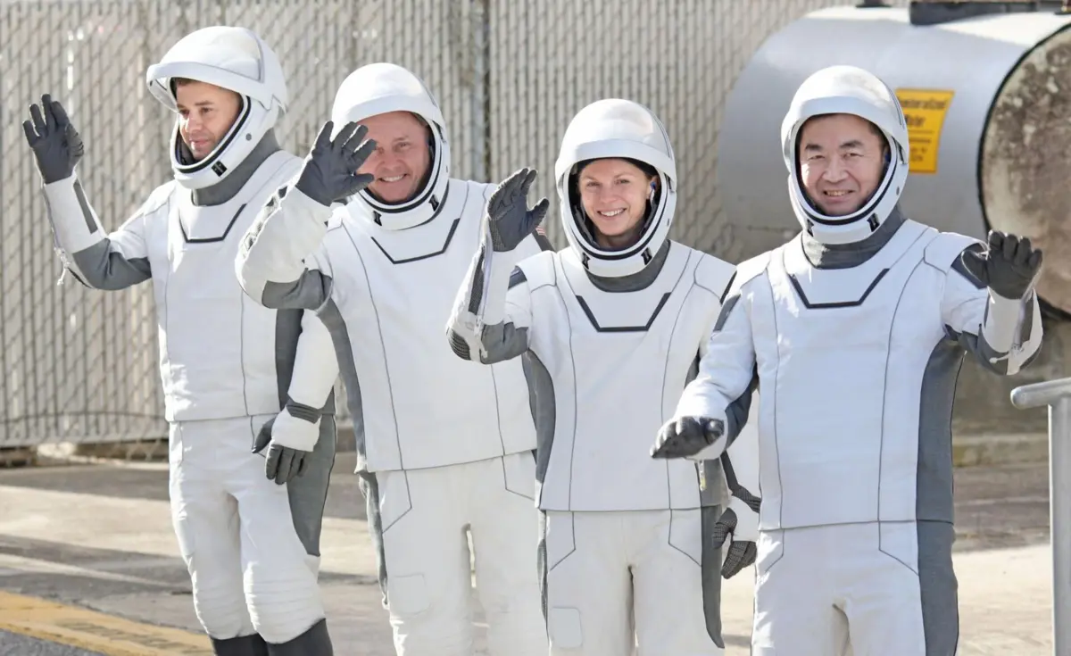 NASA não identificou o astronauta doente. A tripulação é composta por Zena Cardman e Mike Fincke, a japonesa Kimiya Yui e o russo Oleg Platonov