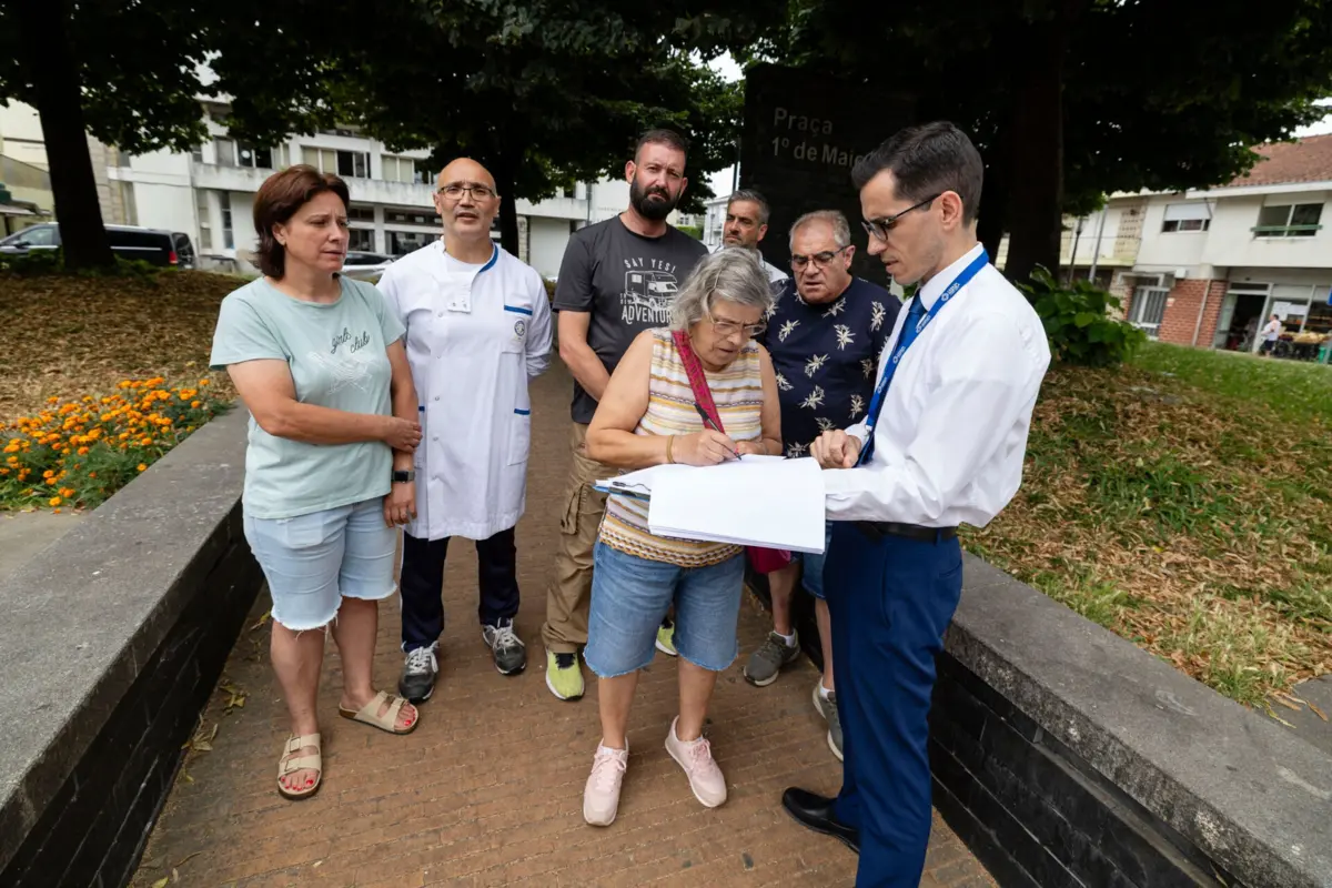 Moradores garantem que a praga de insetos e de ratos agravou-se muito este ano e está em vários locais da cidade de Ermesinde