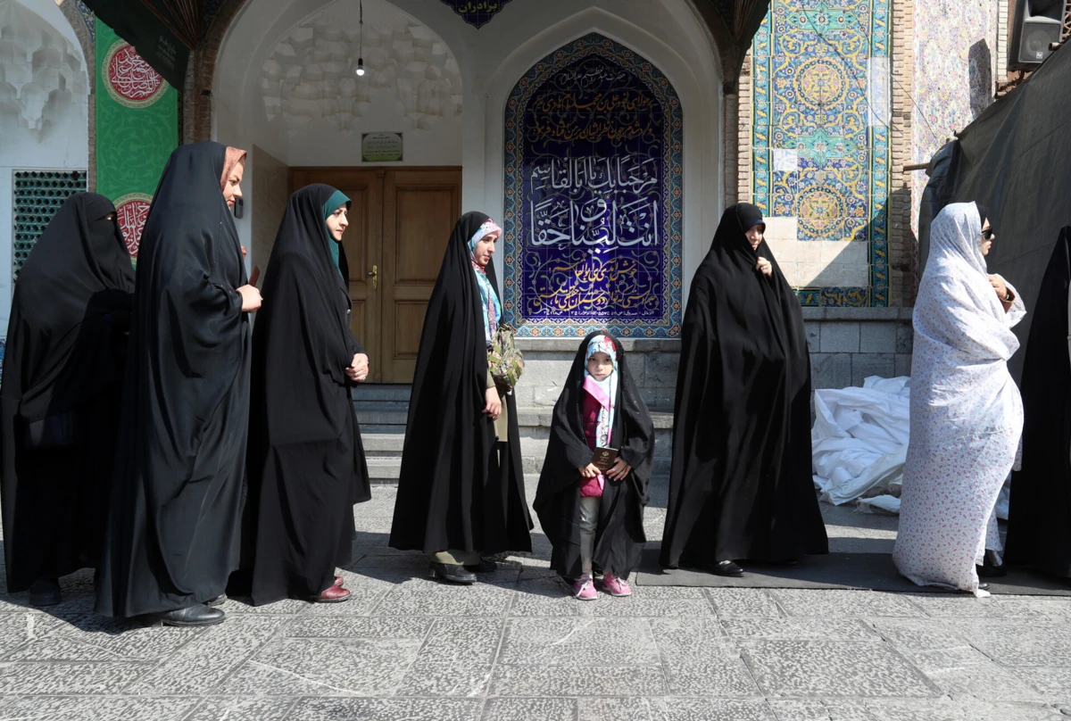 "A realidade vivida diariamente pelas mulheres e raparigas no Irão é assustadora", denuncia a Amnistia Internacional
