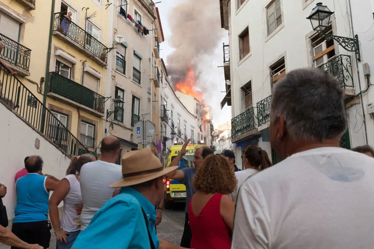 As perícias mostram que a explosão, seguida de incêndio, se deveu a uma fuga de gás