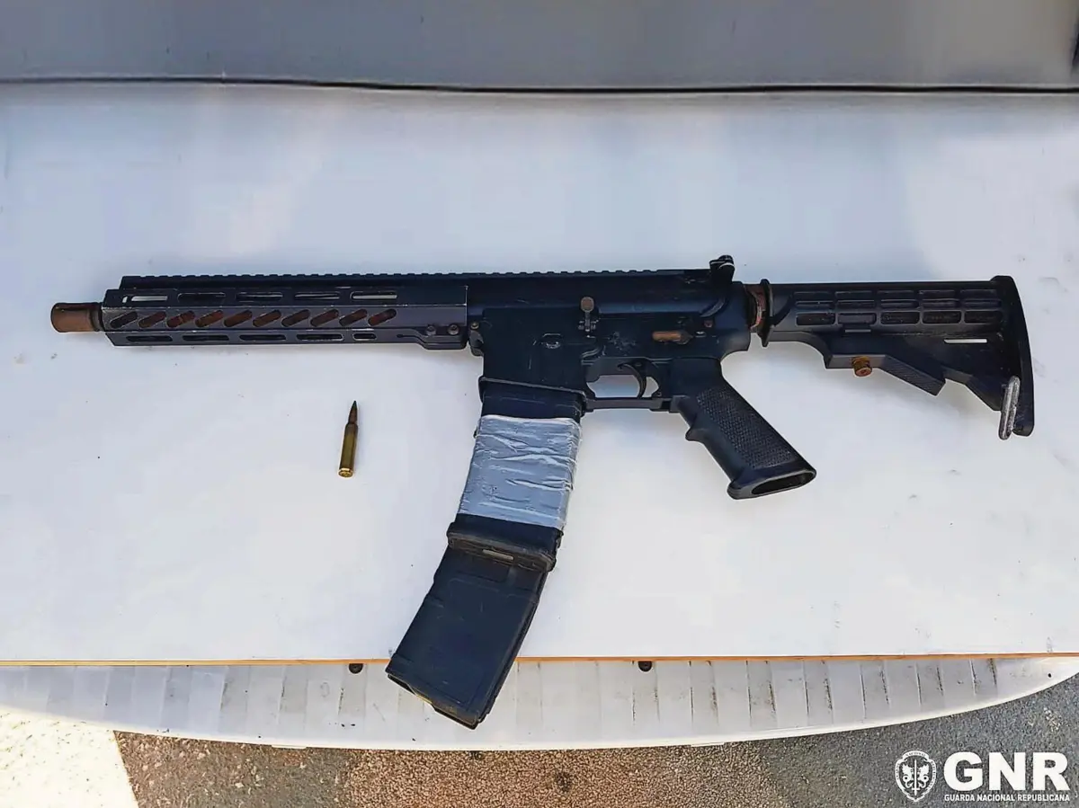 Uma das armas apreendidas