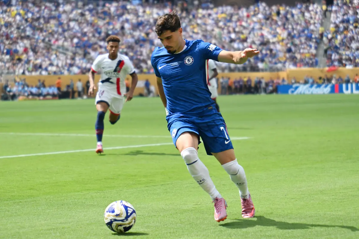 Pedro Neto foi uma das figuras dos londrinos durante a competição