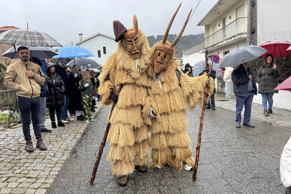 Caretos fazem as delícias dos foliões