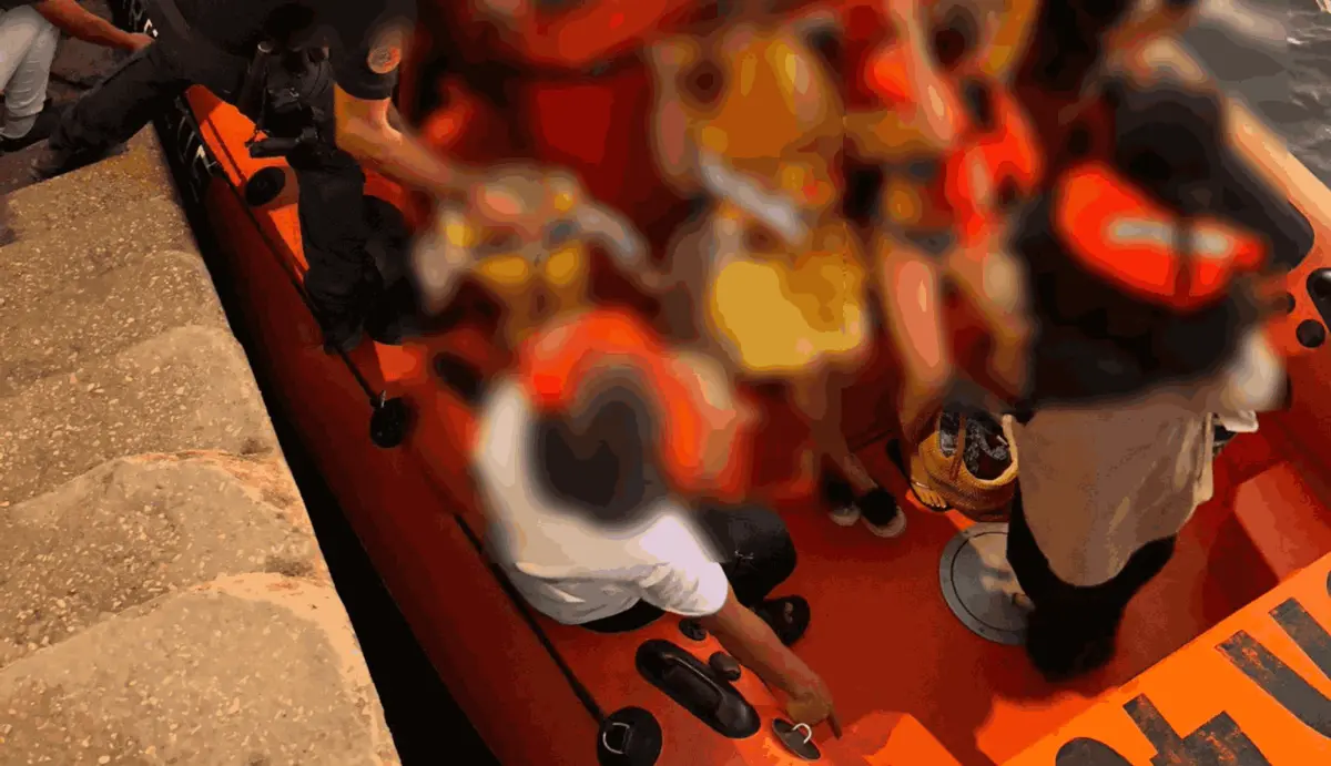 Náufragos foram assistidos pelos bombeiros