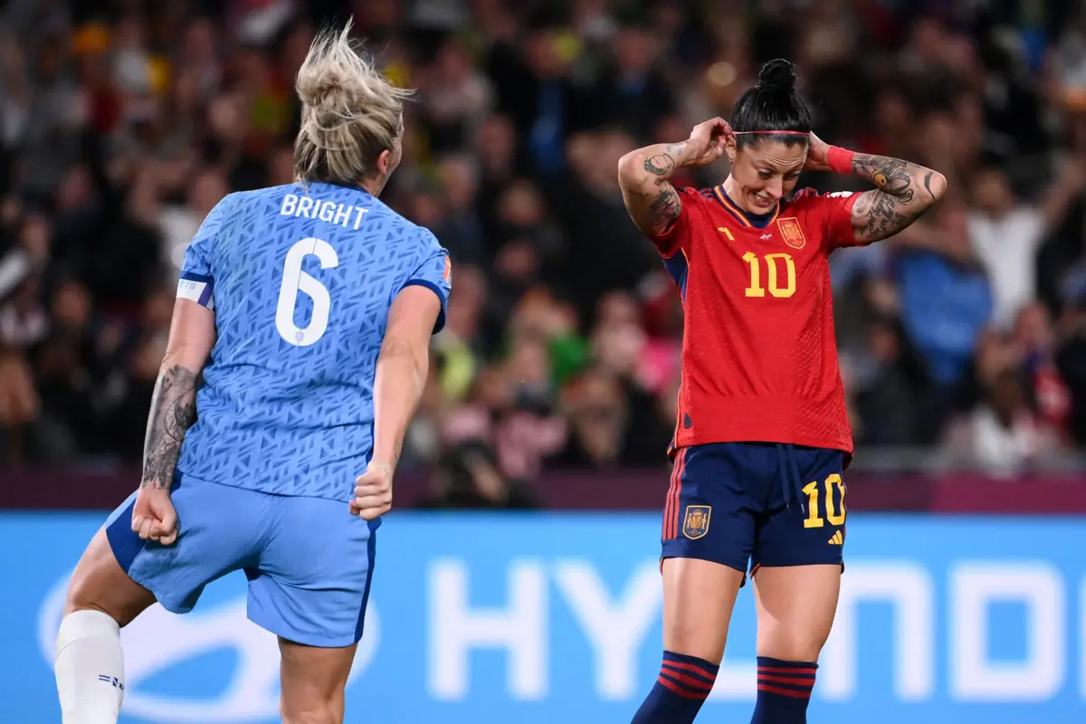 Jenni Hermoso após ter desperdiçado um penálti na final do Mundial entre Espanha e Inglaterra