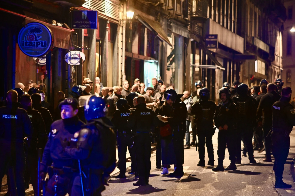 PSP monitoriza adeptos do Antuérpia no centro do Porto