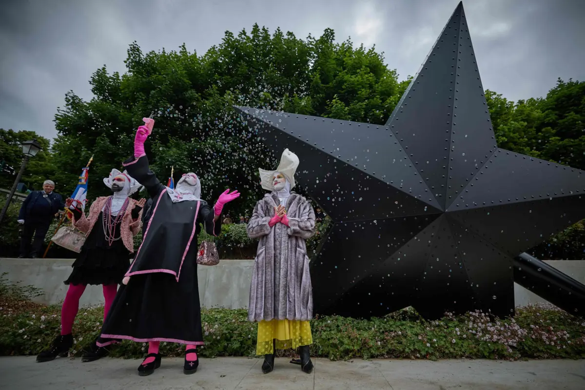 Imagem de contexto do artigo Paris inaugura memorial em honra das vítimas homossexuais deportadas por forças nazis