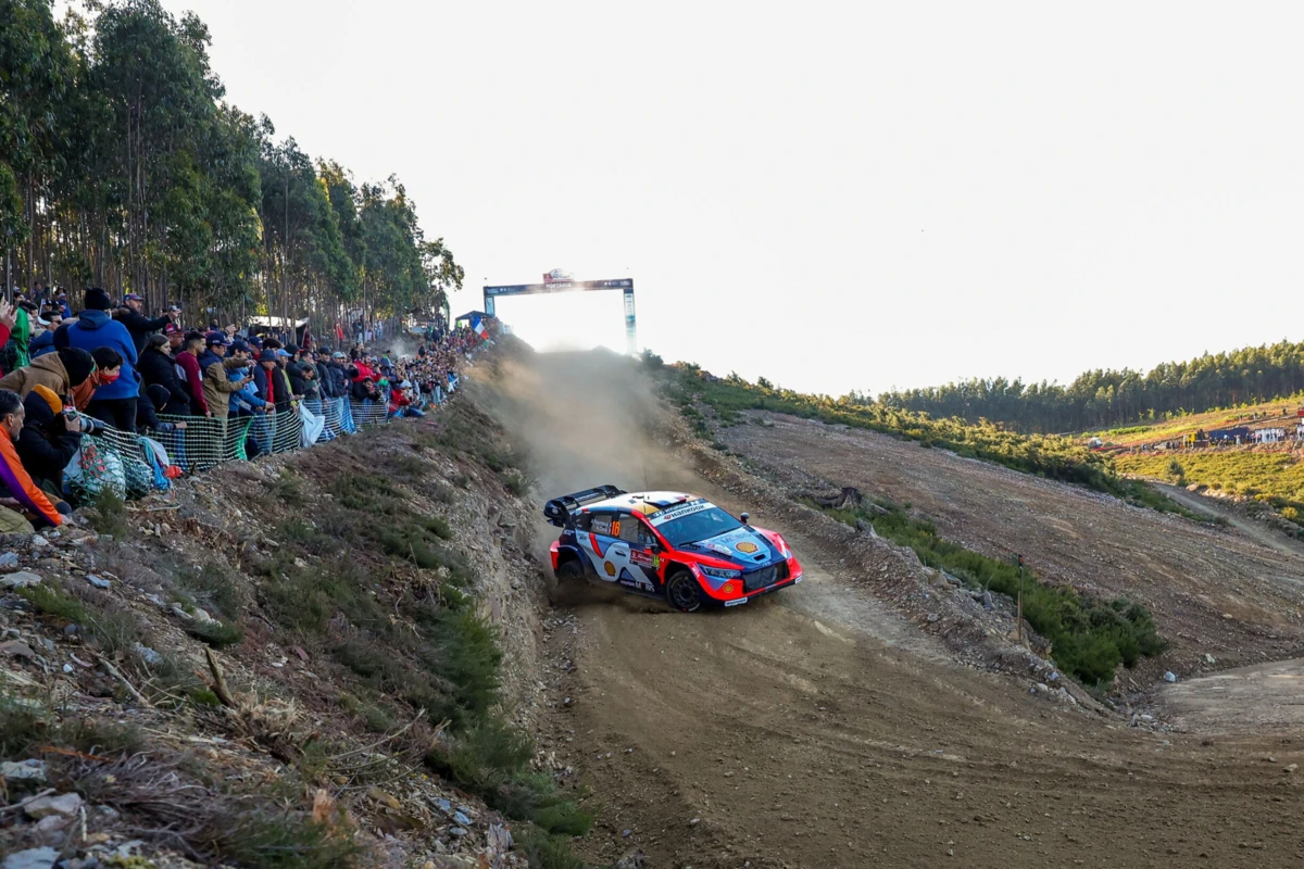 Adrien Fourmaux venceu duas das especiais da manhã desta sexta-feira