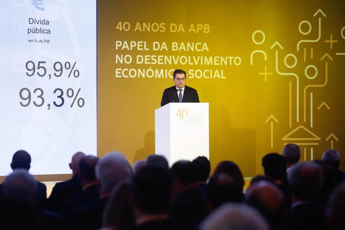 Imagem de contexto do artigo Miranda Sarmento confiante no crescimento da economia portuguesa em 2025 e anos seguintes