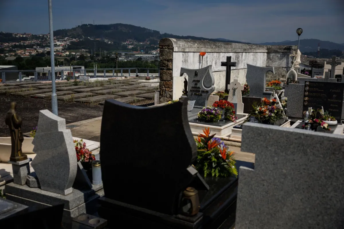 Nova ala do cemitério, que está lotado, foi construída em 2015