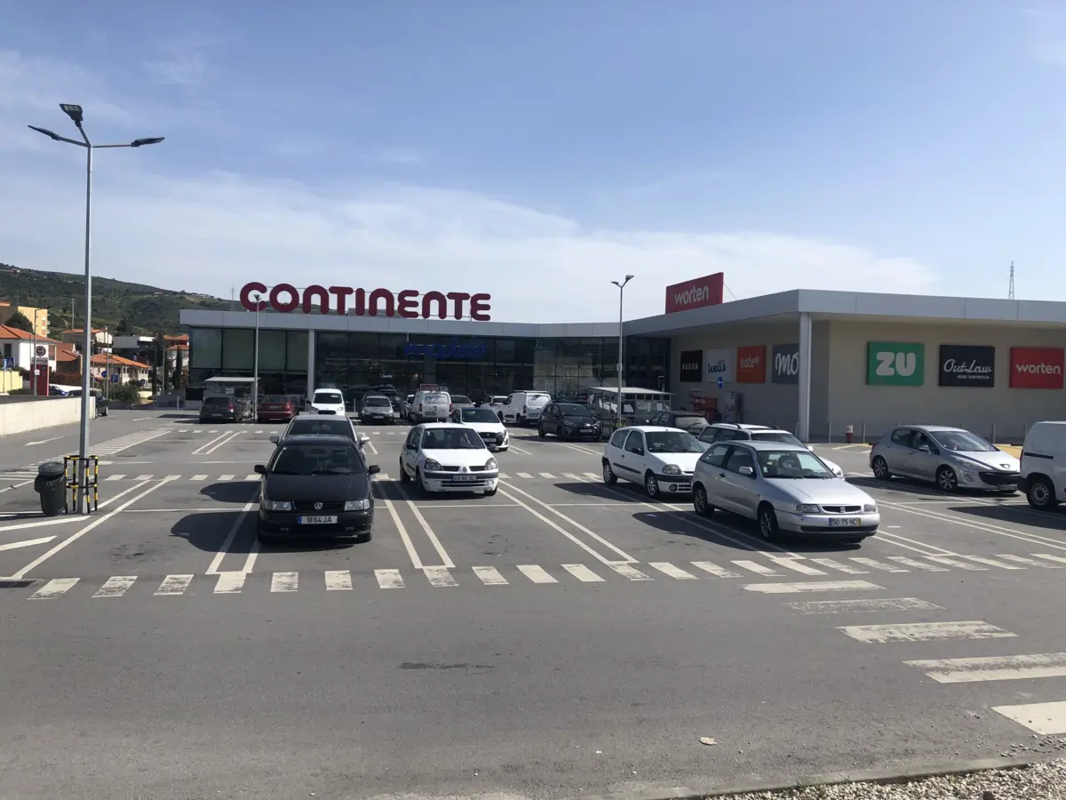 Continente prometeu "total colaboração" com as autoridades que investigam o crime em Mirandela