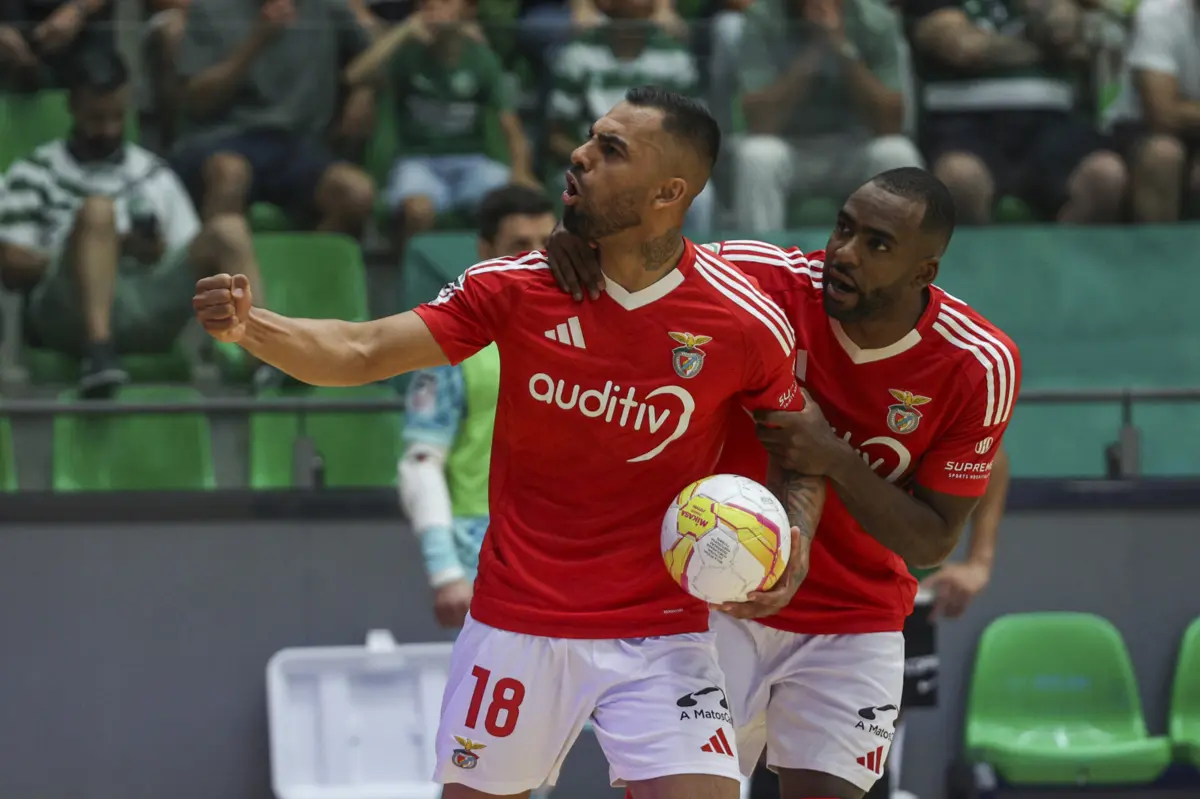 Diego Nunes bisou na vitória encarnada