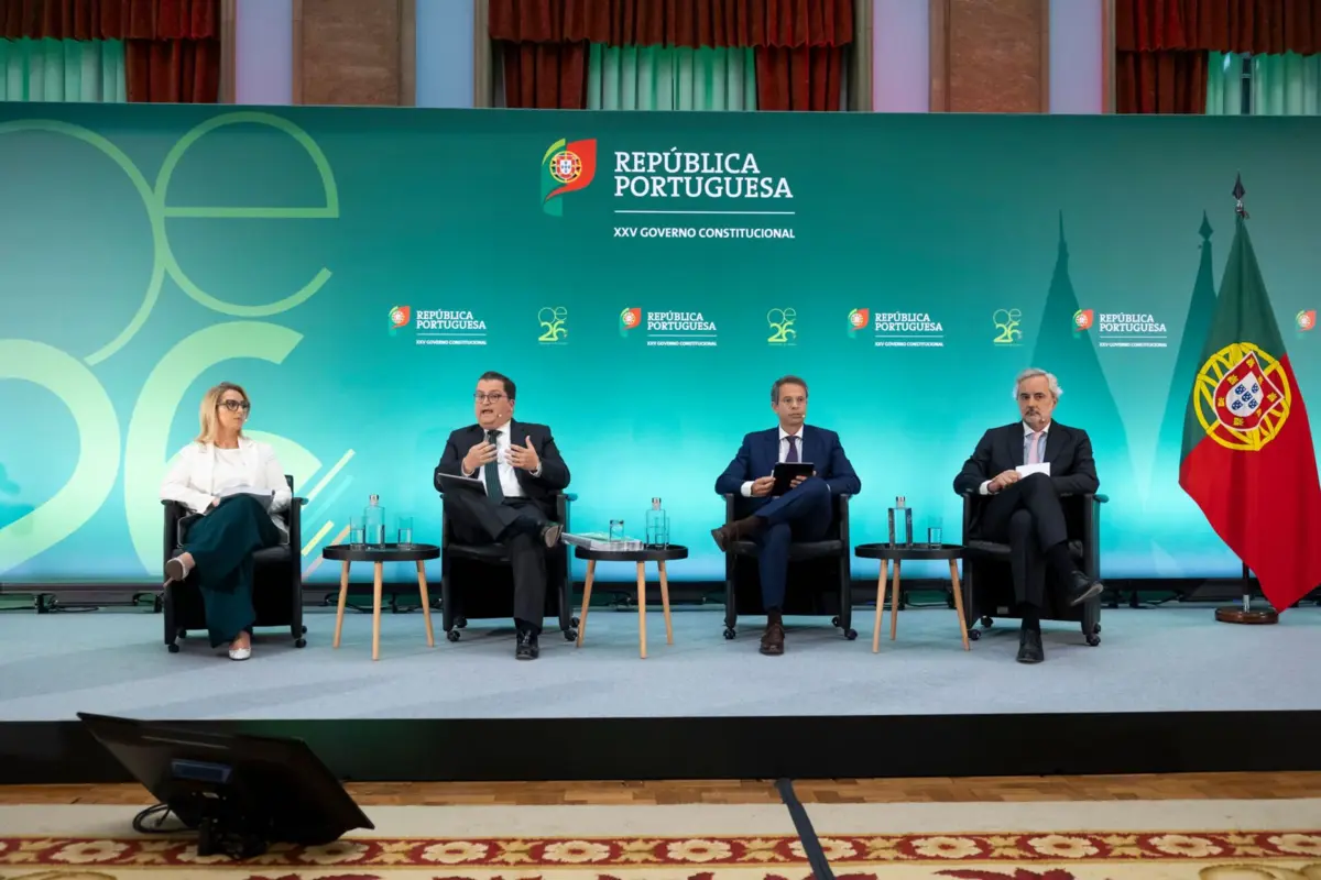 O ministro das Finanças garantiu ainda que os contribuintes sentirão um alívio seja pela redução das taxas, seja pela atualização dos escalões, incluindo quem tiver aumentos salariais acima da variação de 3,51% feita nos valores que definem os nove escalões de rendimento