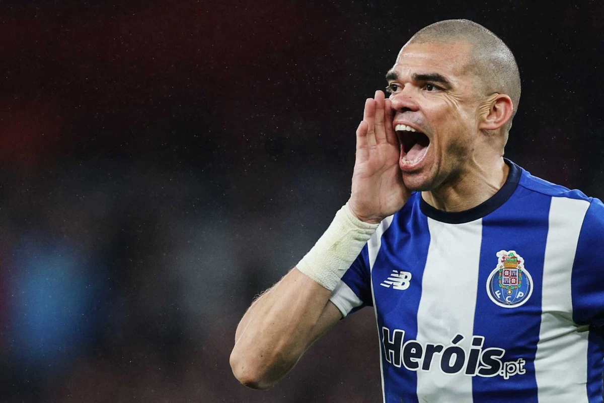 Pepe recomenda falar pouco e trabalhar muito para que o F. C. Porto dê a volta à situação
