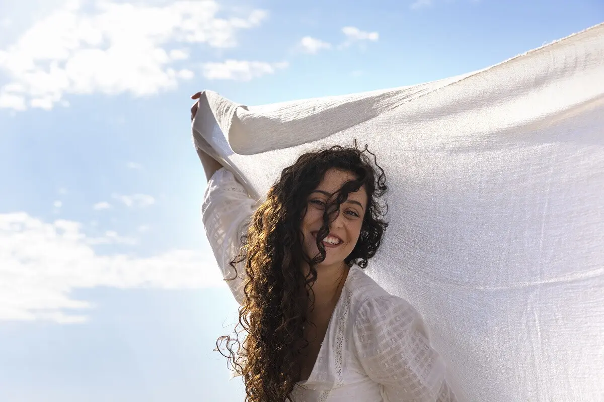 Imagem de contexto do artigo Linho. 25 peças românticas que vão arrancar suspiros neste verão