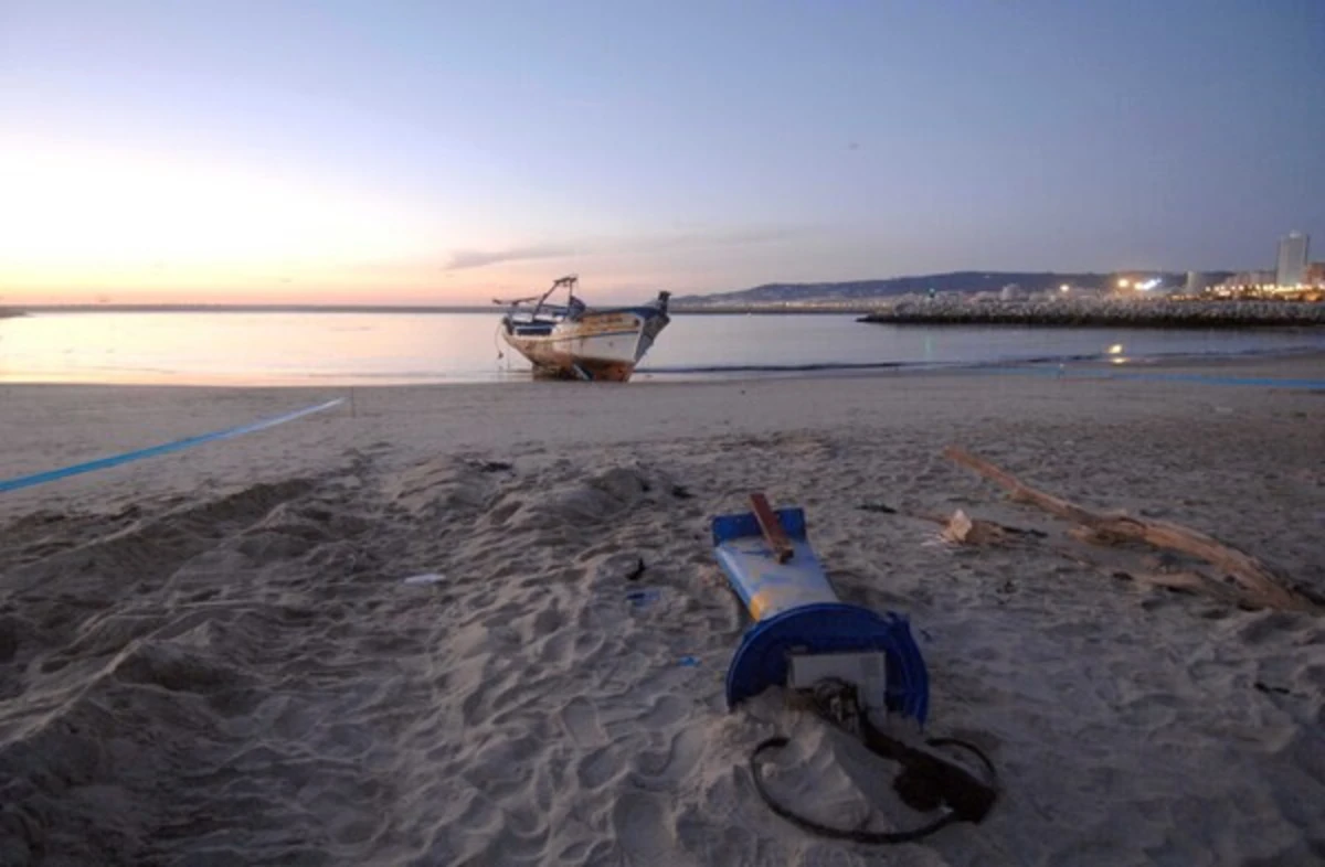 A praia do Cabedelinho situa-se na margem sul da foz do rio Mondego, na Figueira da Foz, distrito de Coimbra.