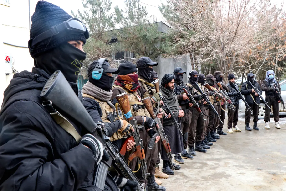 Há quase quatro anos que as mulheres estão impedidas de ir à escola no Afeganistão