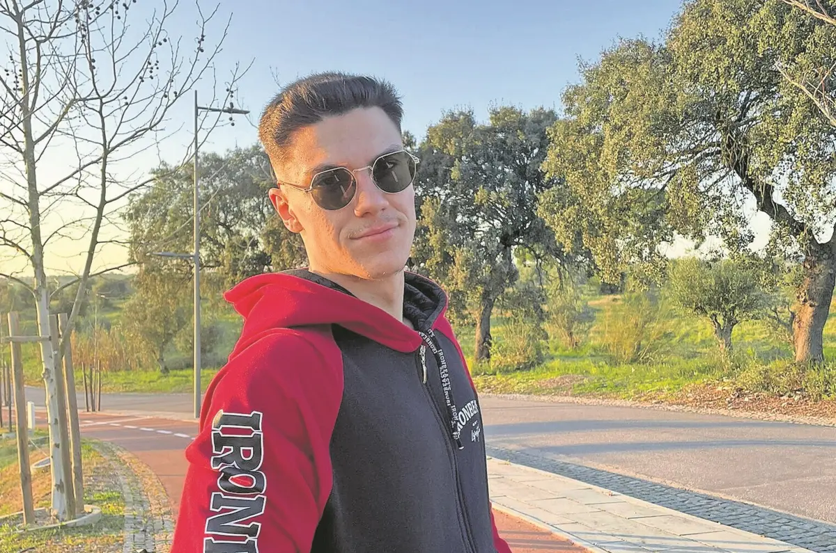 Gonçalo fez um estágio numa empresa e, no final, aceitou a oferta de emprego