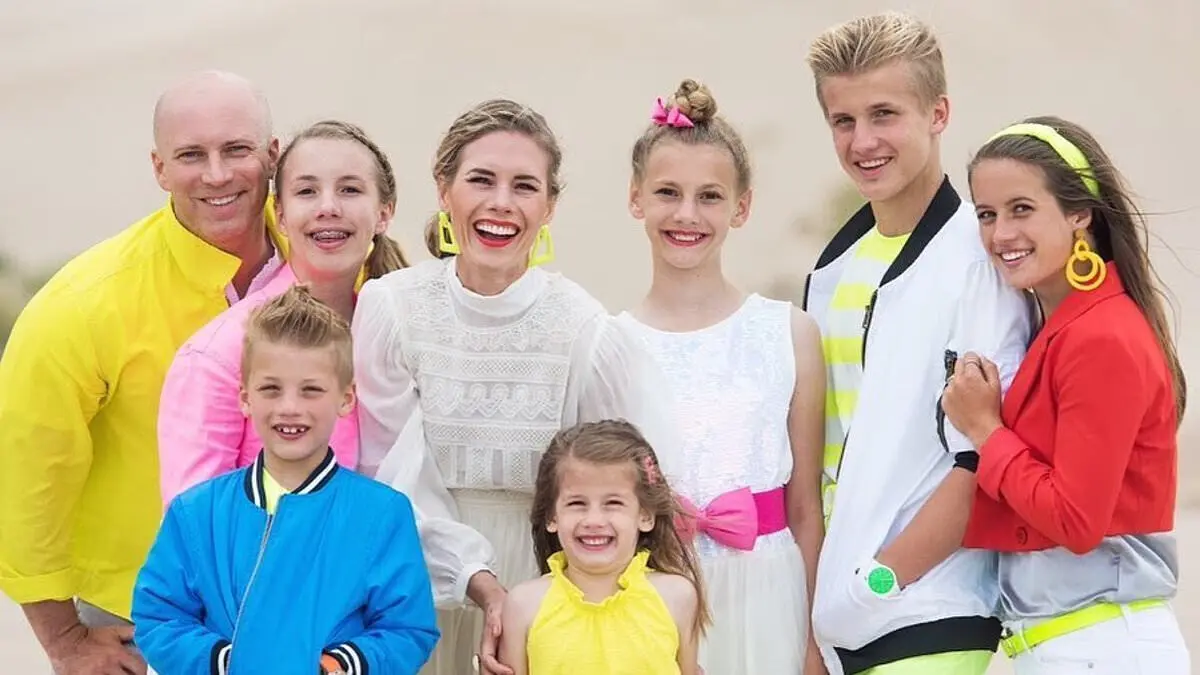 Ruby Franke as os filhos, na altura em que gravavam para o canal "8 Passengers"