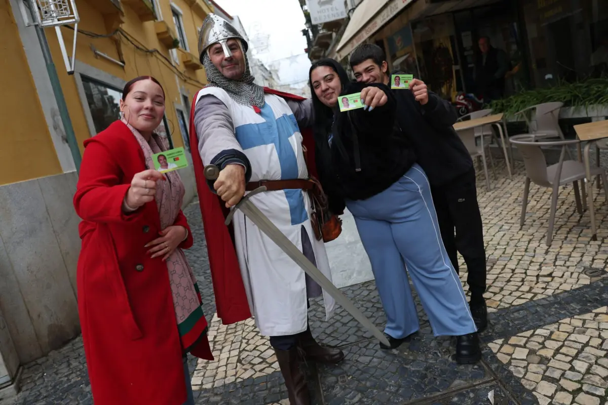 Humberto Correia, vestido de D. Afonso Henriques, durante uma ação de campanha