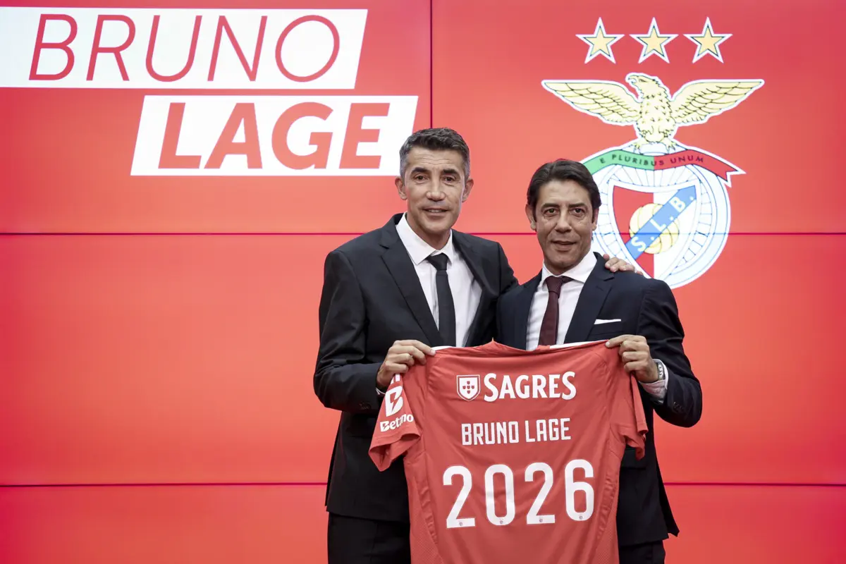 Rui Costa e Bruno Lage na apresentação do treinador do Benfica