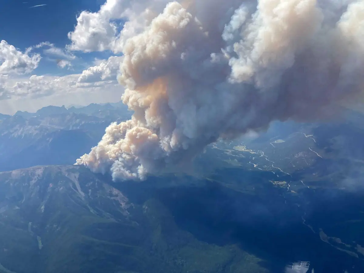 Incêndios no Canadá emitiram o equivalente a mil milhões de toneladas de CO2