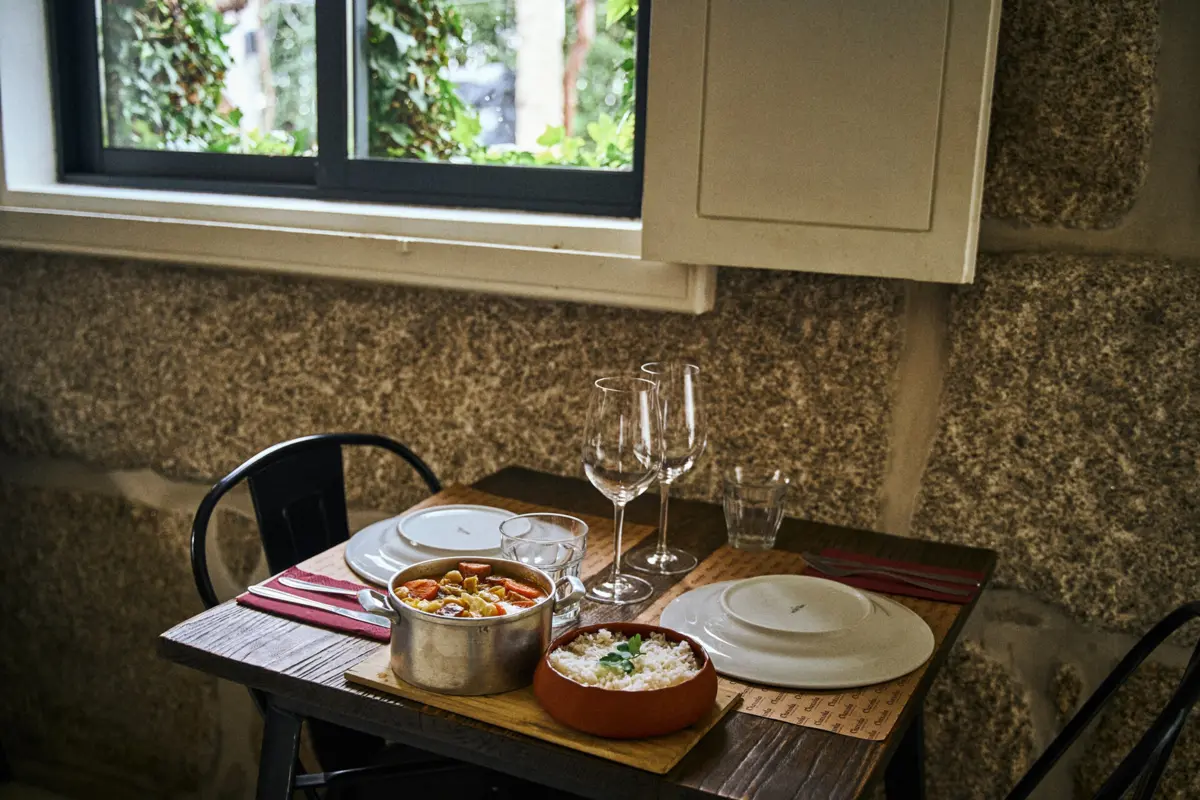 O restaurante situa-se na localidade de Borralha, Vila Real.