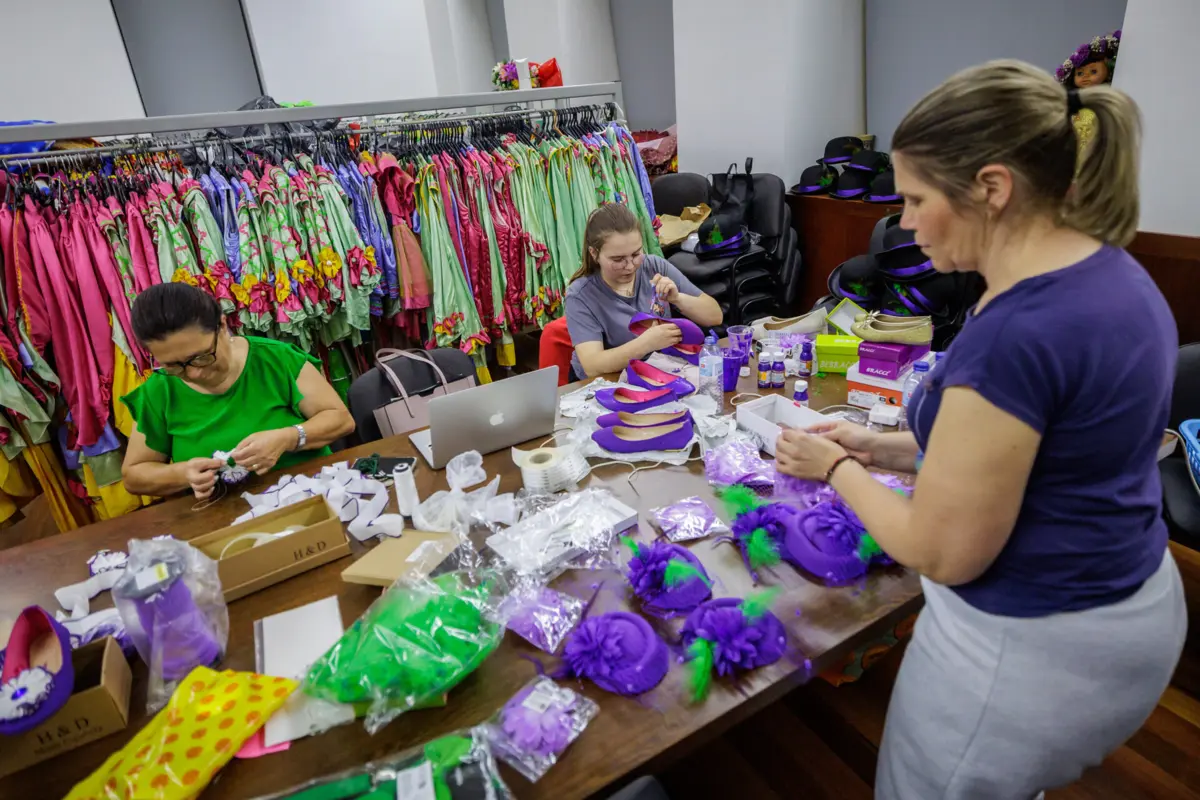 Na Associação Unidos de Avidos, os últimos meses foram de grande azáfama para preparar o desfile na noite de dia 12