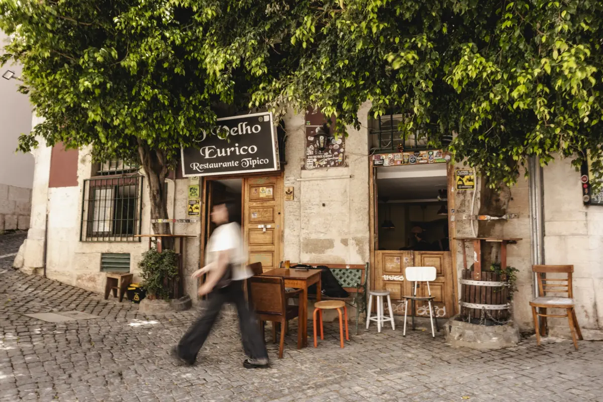 O restaurante reabriu recentemente.
