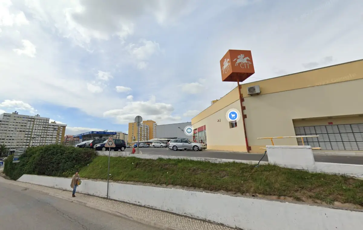 Moradores não se aperceberam do assalto