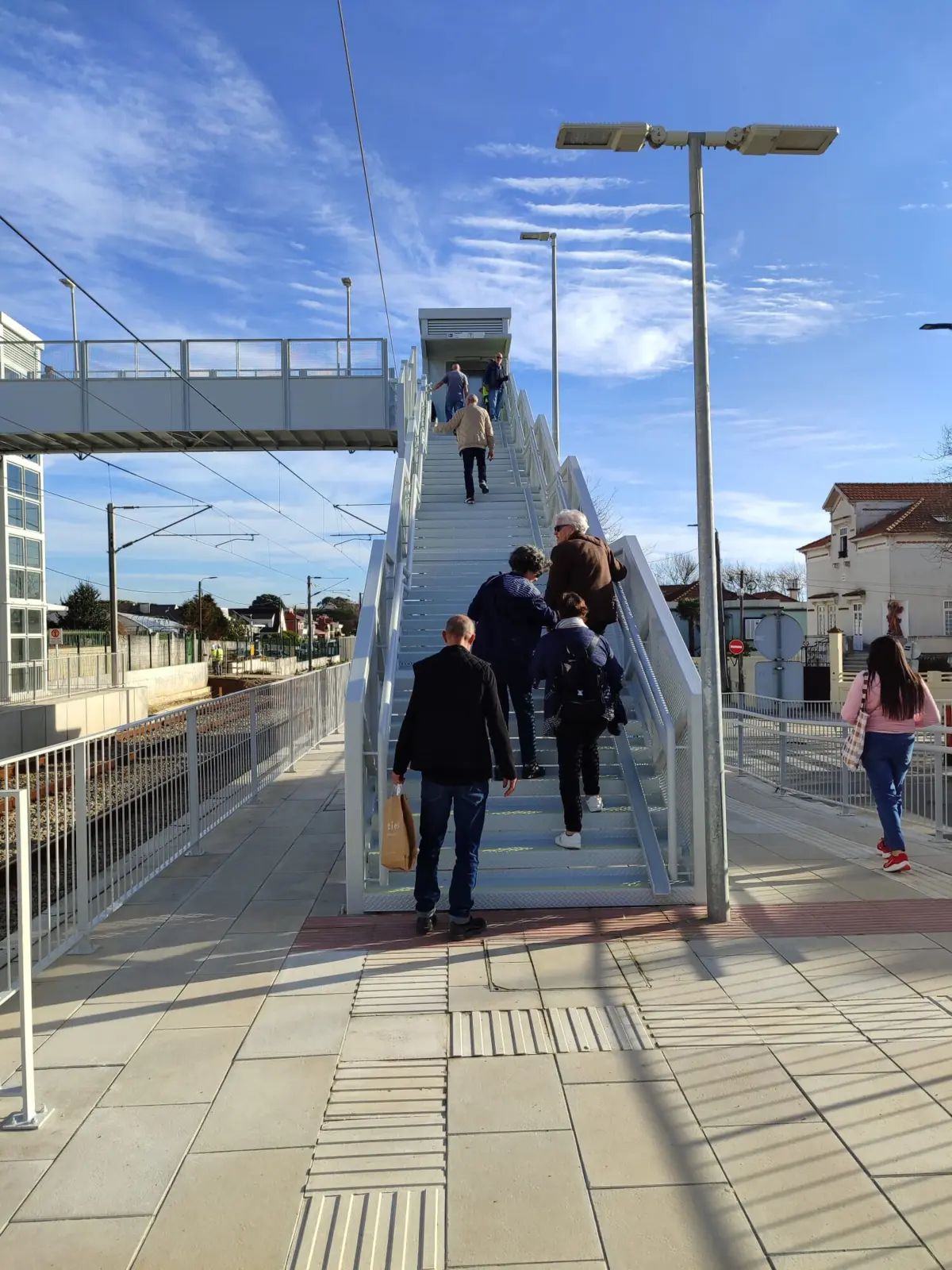 Apeadeiro ferroviário da Aguda, Gaia, já tem as escadas e o elevador a funcionarem