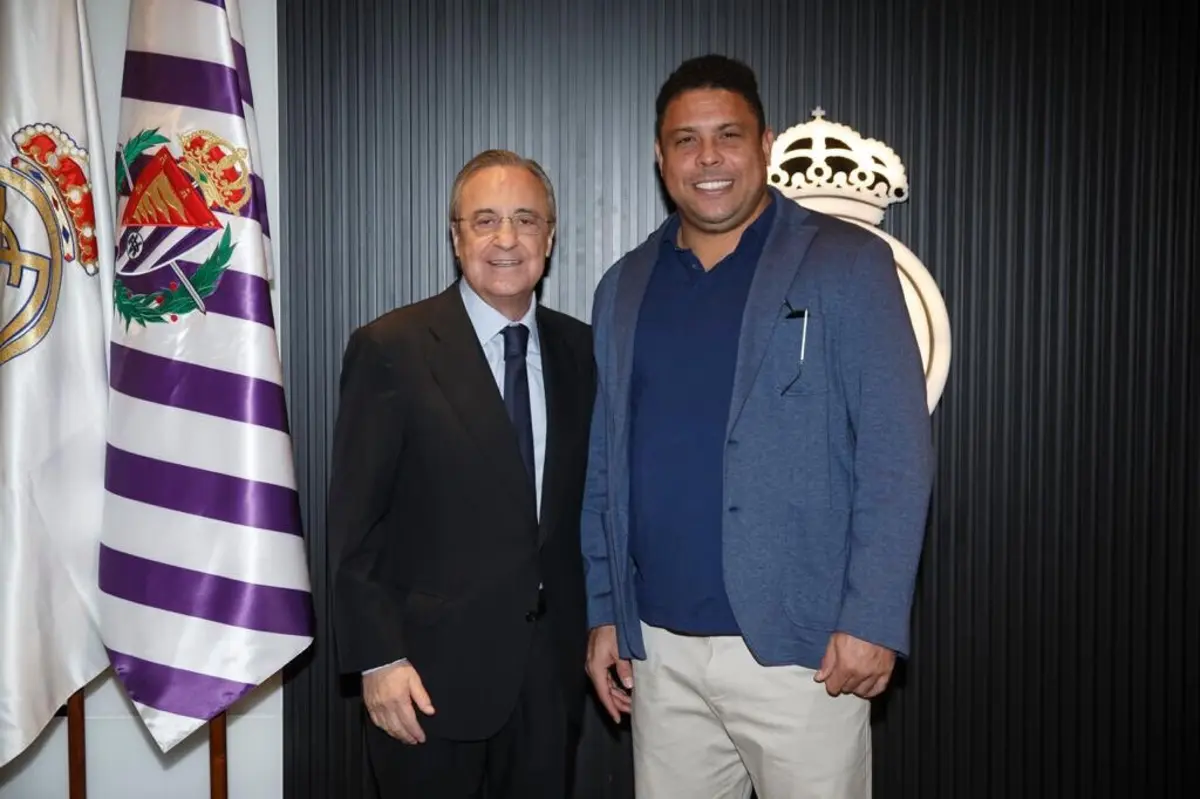 Ronaldo ao lado de Florentino Pérez