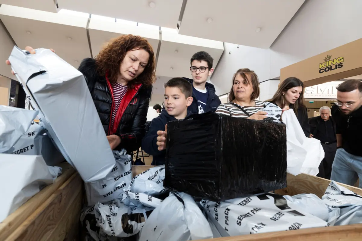 A King Colis levou para Guimarães seis toneladas de pacotes de encomendas perdidas e tem mais seis de prevenção, em Paris