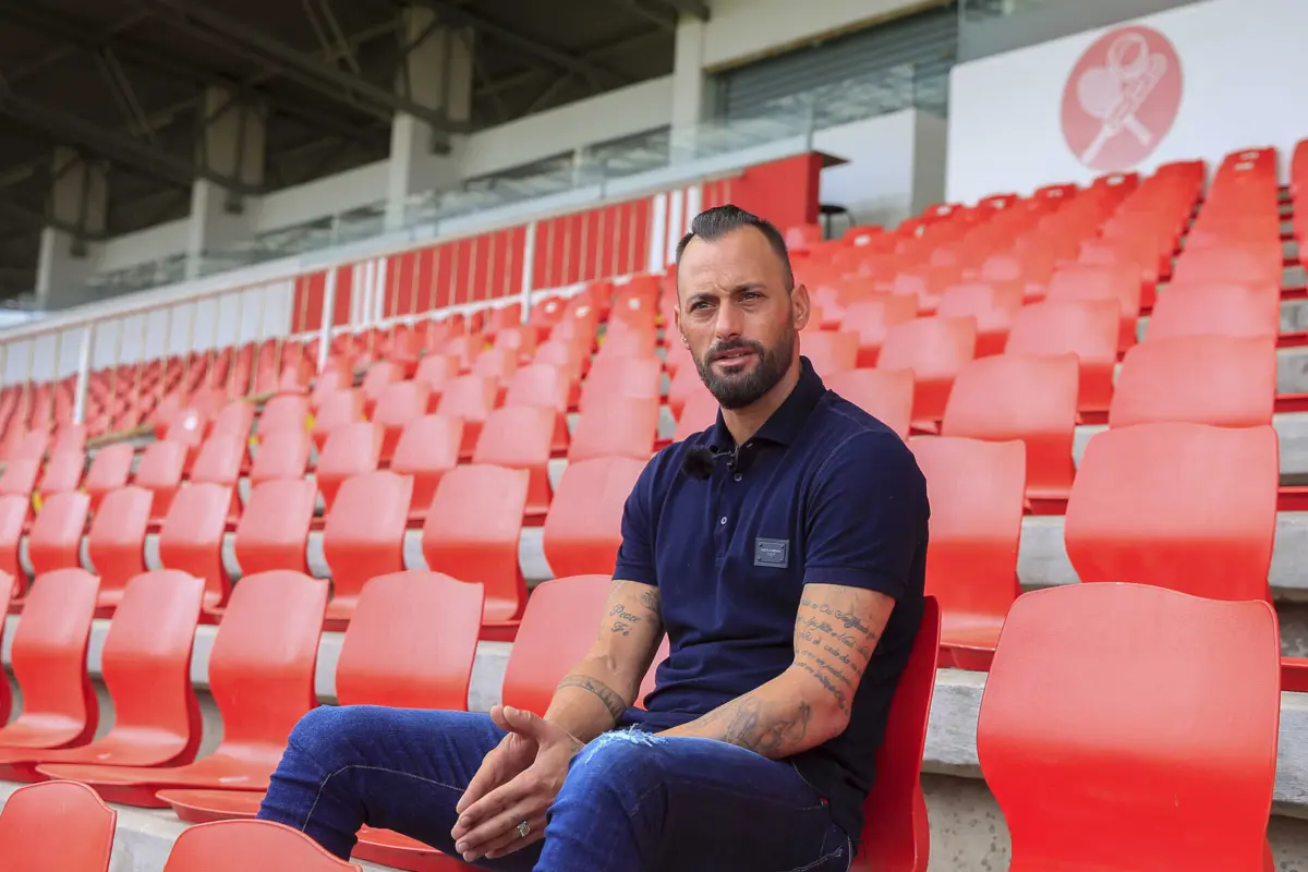 Imagem de contexto do artigo Carga de jogos no futebol de elite "é quase inumana", diz antigo guarda-redes Beto